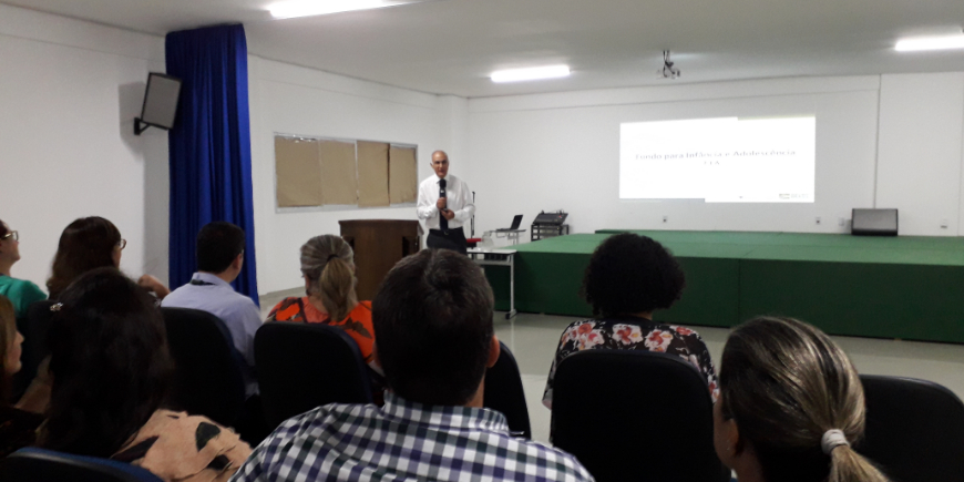 CURSO DE CIÊNCIAS CONTÁBEIS DA FAMA RECEBE DELEGADO DA RECEITA FEDERAL DE UBERLÂNDIA
