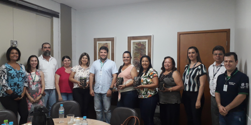 DIRETORES DAS ESCOLAS ESTADUAIS DE ITURAMA PARTICIPAM DO CAFÉ COM DIRETORES