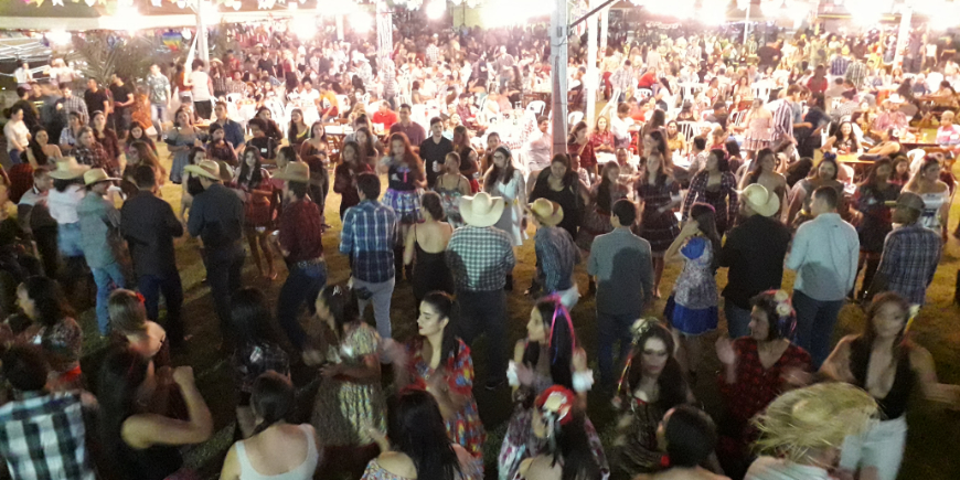 FACULADE FAMA REÚNE GRANDE PÚBLICO NO ARRAIÁ 2019