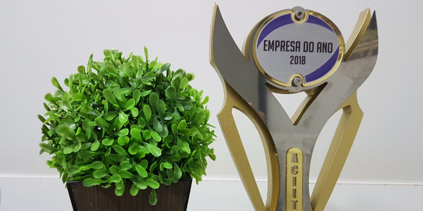 FACULDADE FAMA É HOMENAGEADA EM EVENTO DA ACIITU